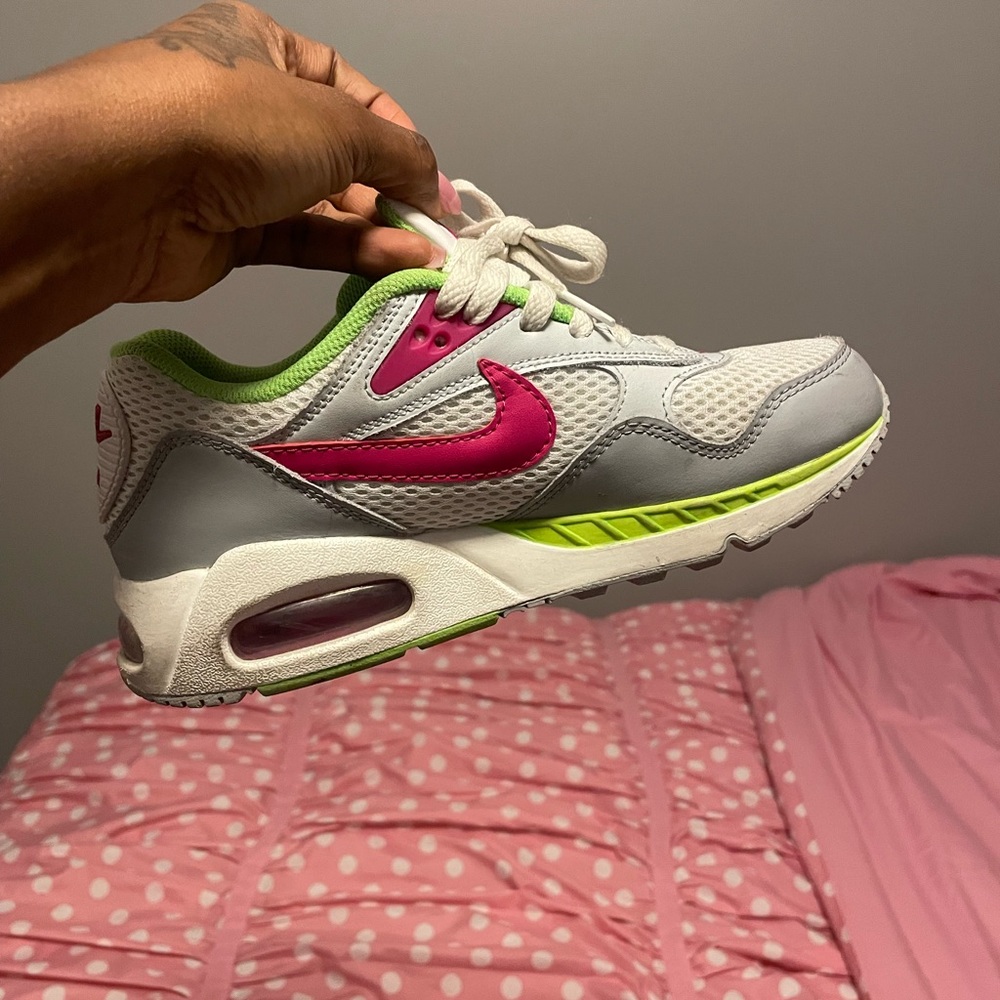 6.5 Womens Nike tennis shoe